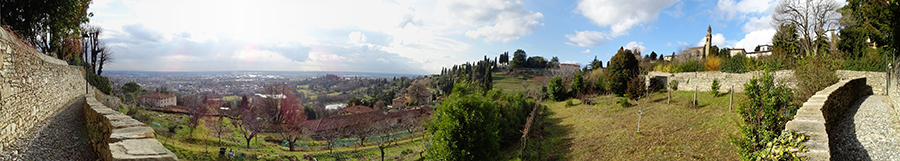 Panorama dalla Salita dello Scorlazzino sugli orti, sui colli e, in alto, sul Tempio dei Caduti di Sudorno